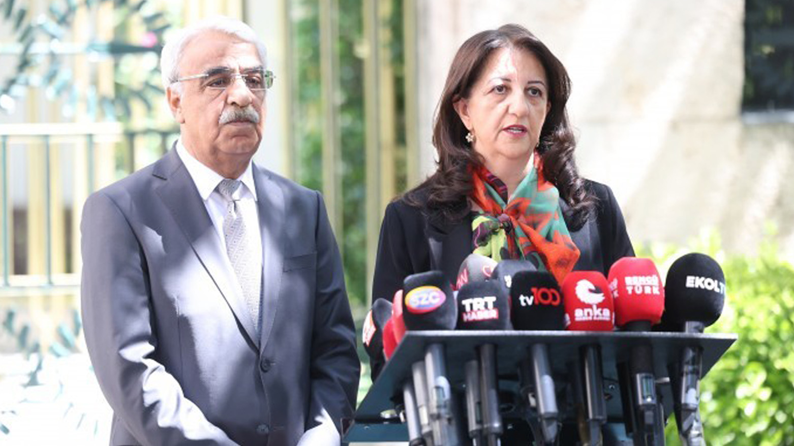Şandeya Îmraliyê: Ocalan vîna ji bo çekdanînê "pir hêja" nirxandiye