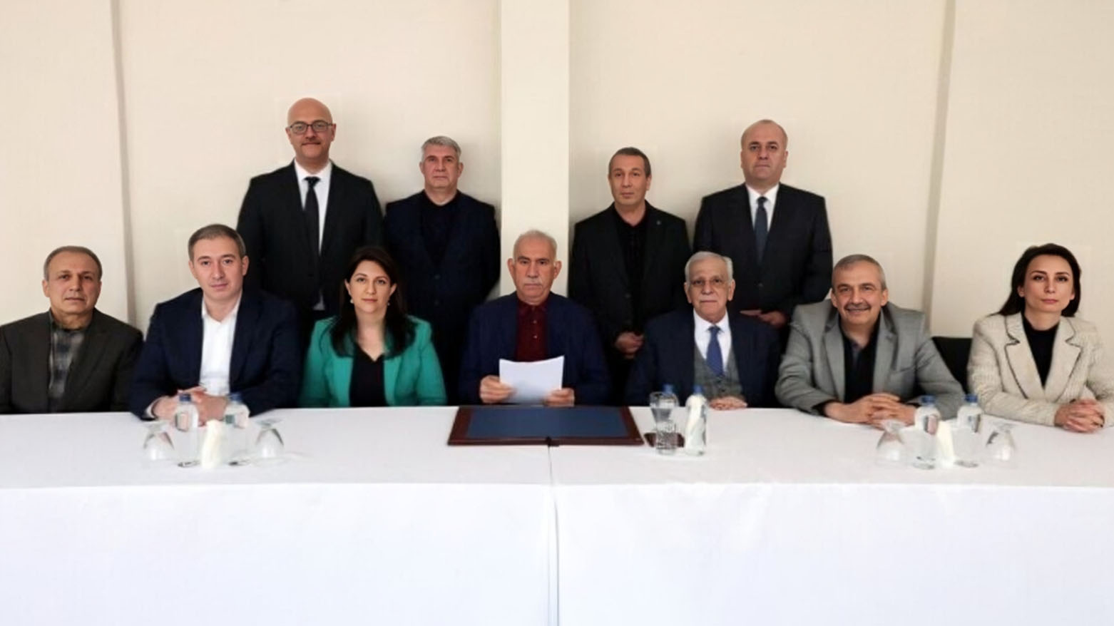 لقاء جديد لأوجلان ووفد حزب الشعوب الديمقراطي يفتح آفاقًا للعملية السياسية في تركيا