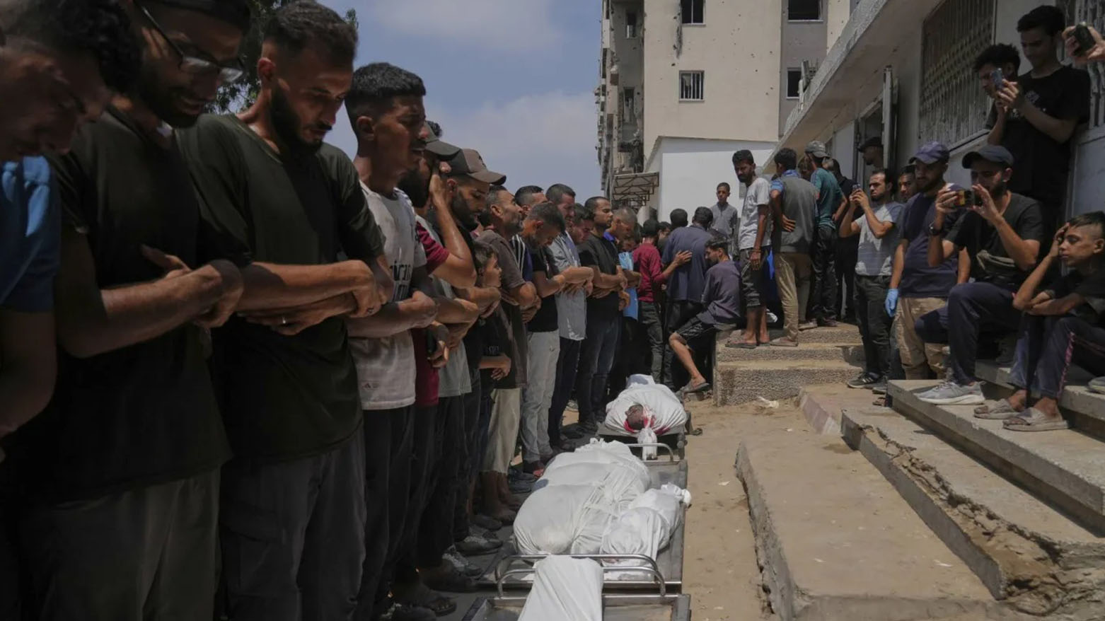 مقتل 20 شخصاً بقصف إسرائيلي غالبيتهم من منتظري المساعدات في غزة