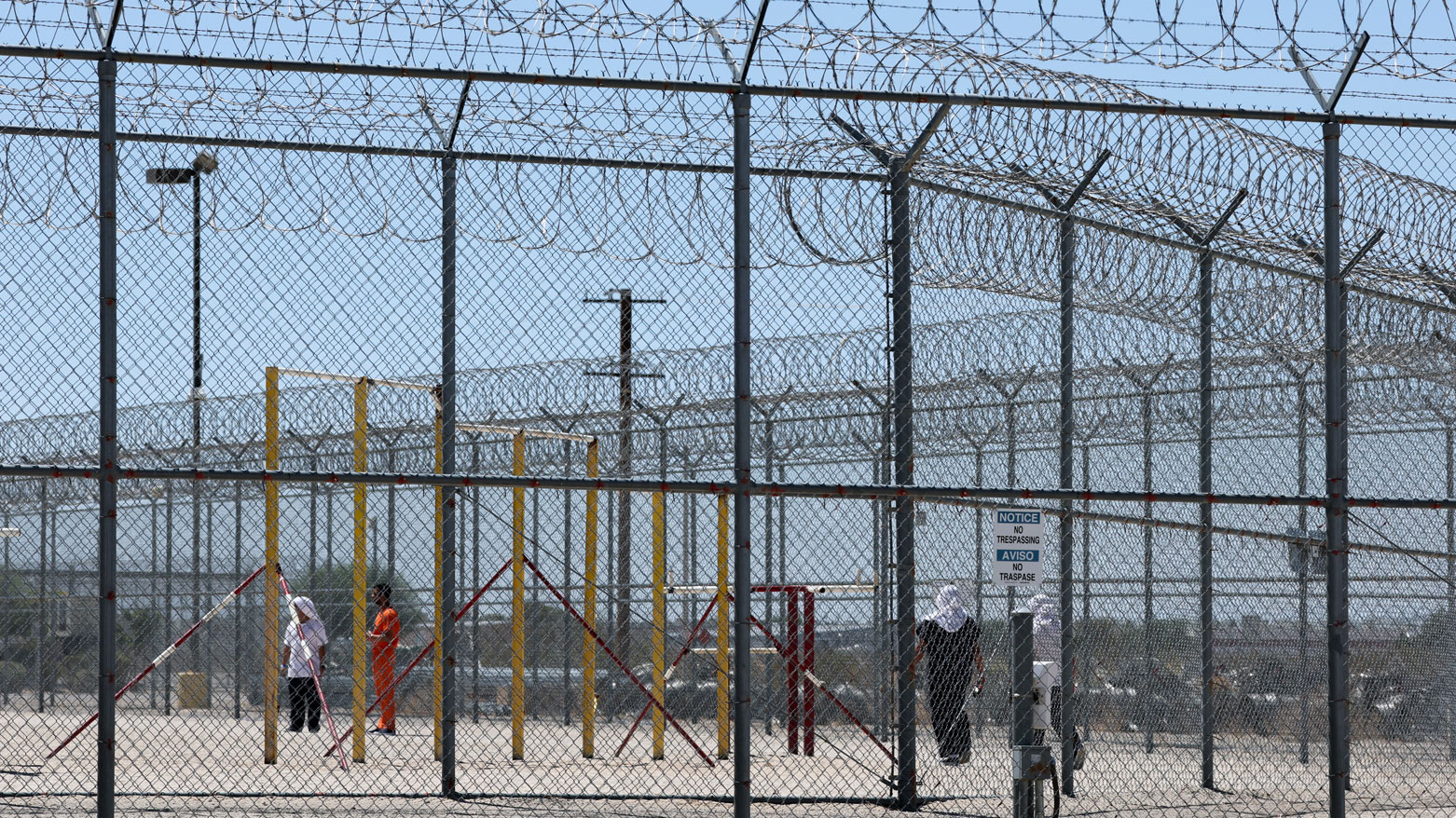 مركز الاحتجاز التابع لشركة السجون الخاصة "جي إي أو جروب أديلانتو" في كاليفورنيا