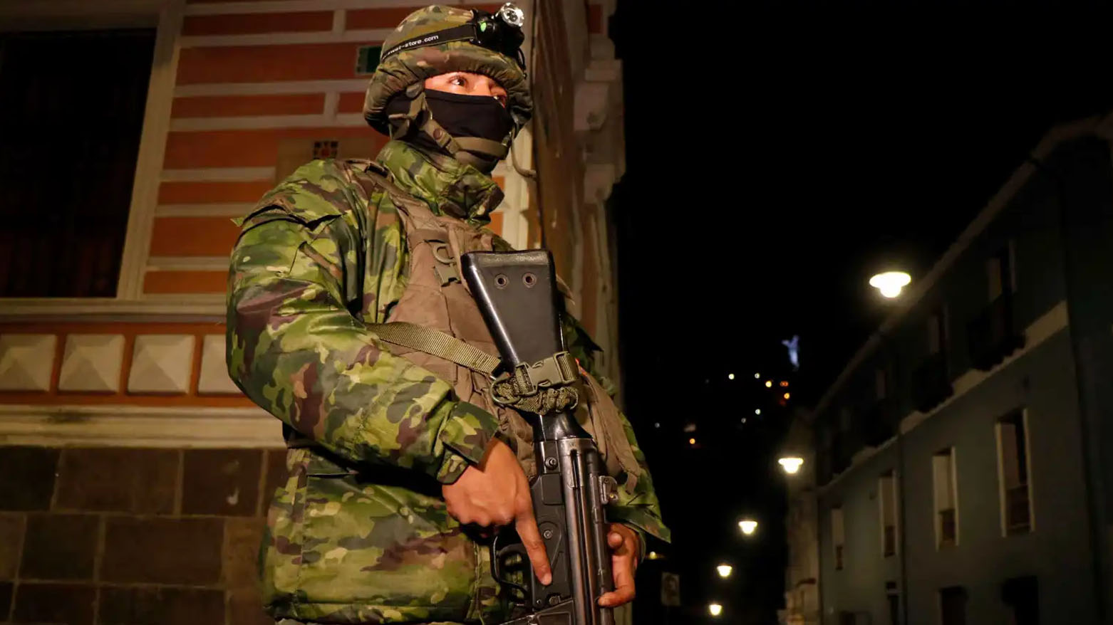 مقتل 14 مدنيا في هجومين مسلحين في الإكوادور