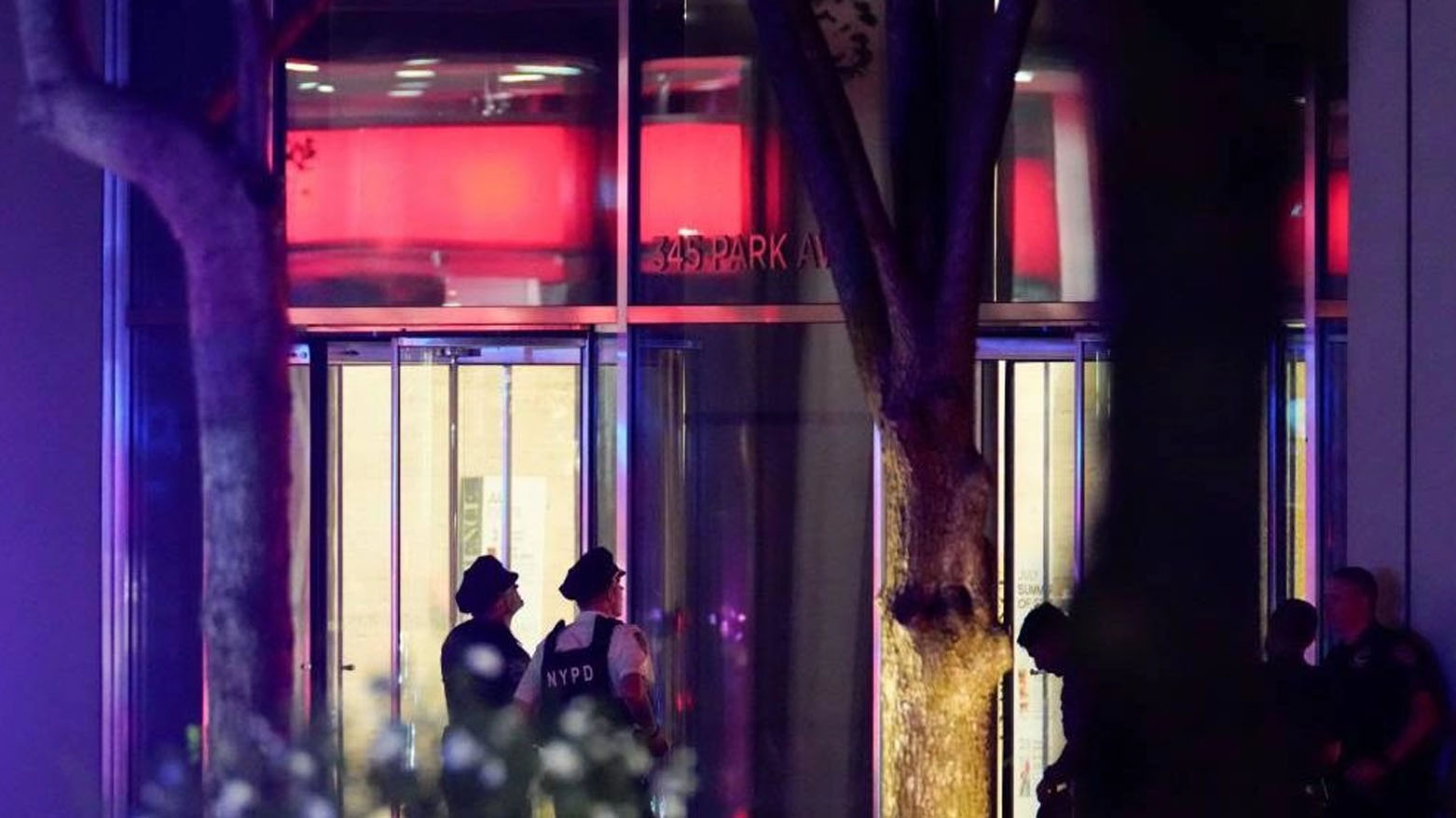 مسلح يقتل أربعة أشخاص على الأقل في نيويورك ثم ينتحر