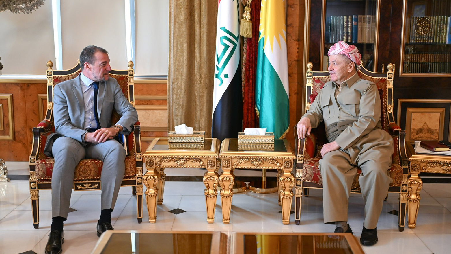 President Masoud Barzani (R) and French CG Yann Braem (L). (Photo: Barzani HQ)