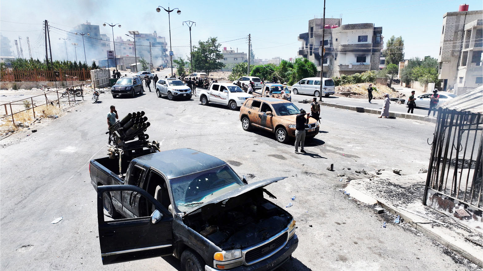 مقاتلون من البدو والعشائر في مدينة السويداء (فرانس برس)
