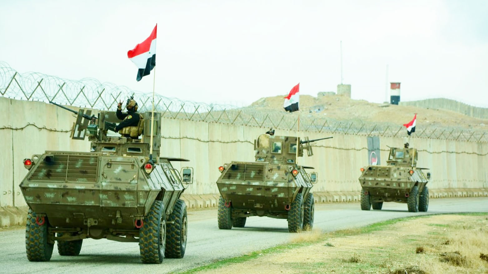مدرعات للجيش العراقي على الحدود مع سوريا (وكالات)