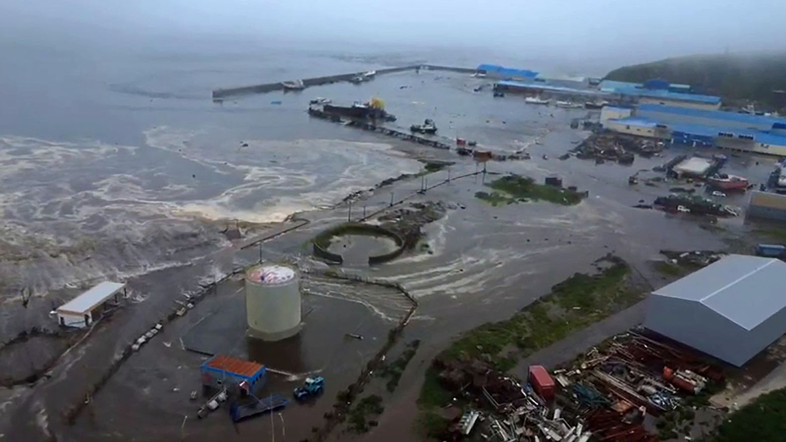 السلطات الروسية تعلن حالة الطوارئ في شمال جزر كوريل بعد التسونامي