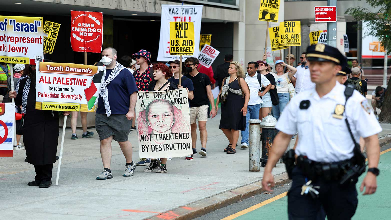 People protest outside UN headquarters where a UN conference on a two-state solution for Israel and the Palestinians took place on July 29, 2025 in New York City. (Photo: AFP)