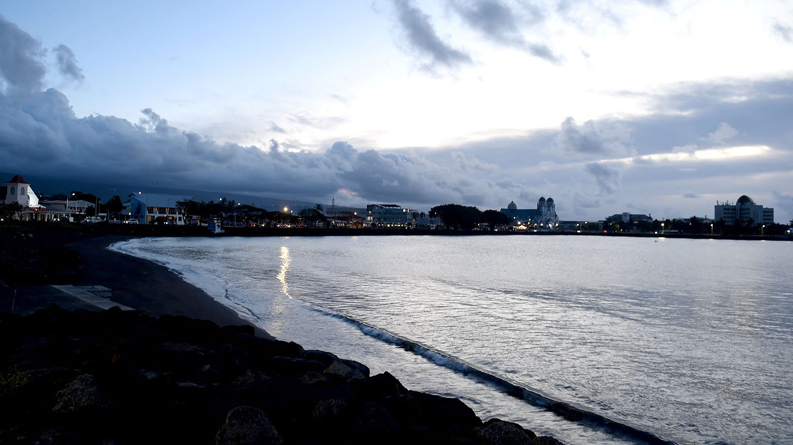 كولومبيا تأمر بعمليات إجلاء على ساحلها المطل على المحيط الهادئ بعد تحذير من تسونامي جراء زلزال روسيا