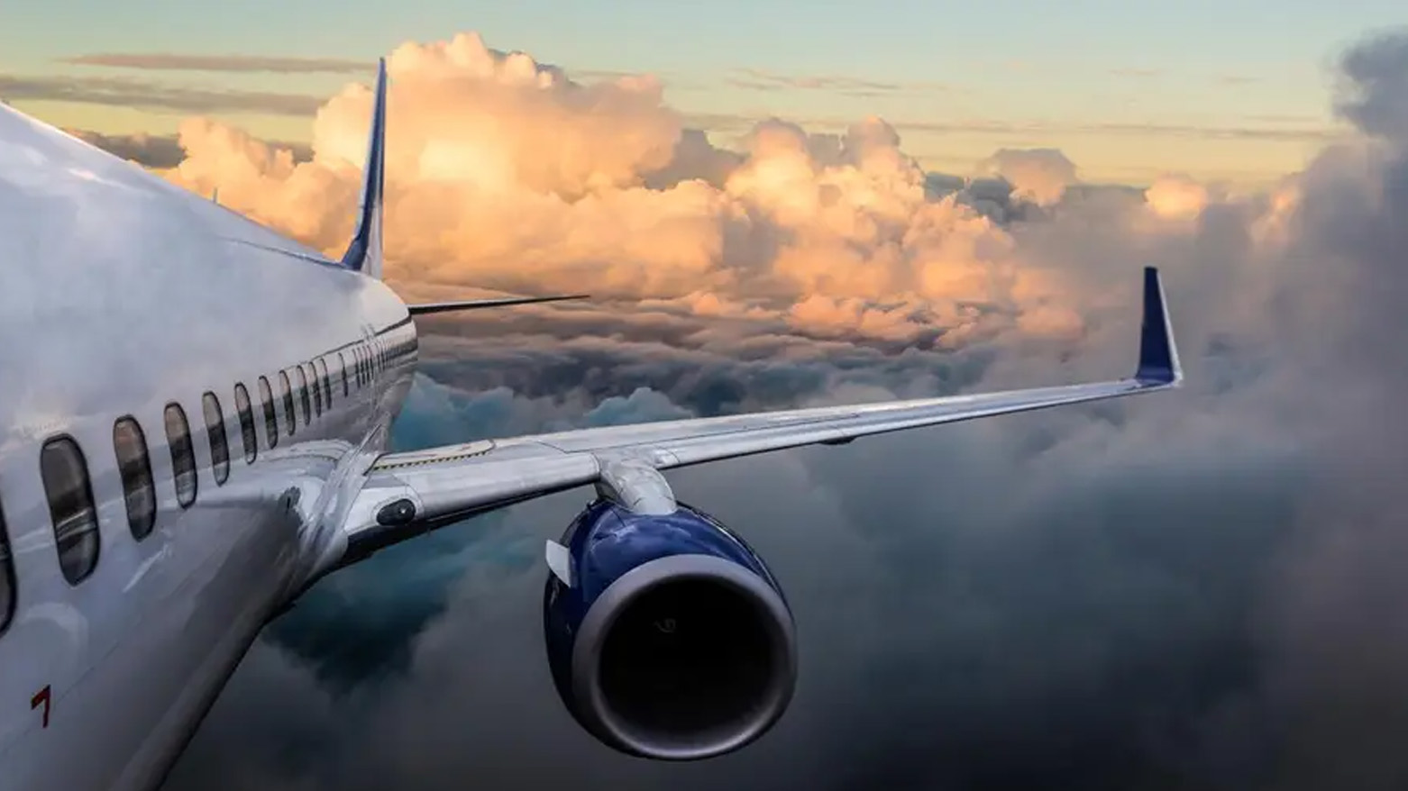 Uçak şiddetli türbülansa girdi: 25 yaralı