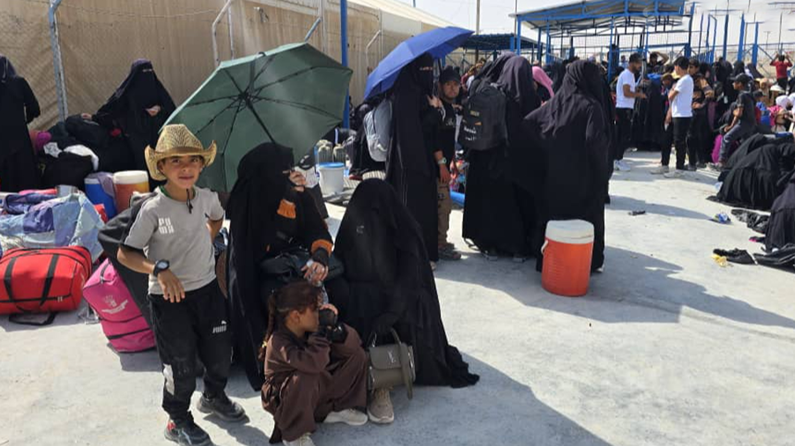 زیاتر لە 800 عێراقی لە کەمپی هۆل گەڕێندرانەوە