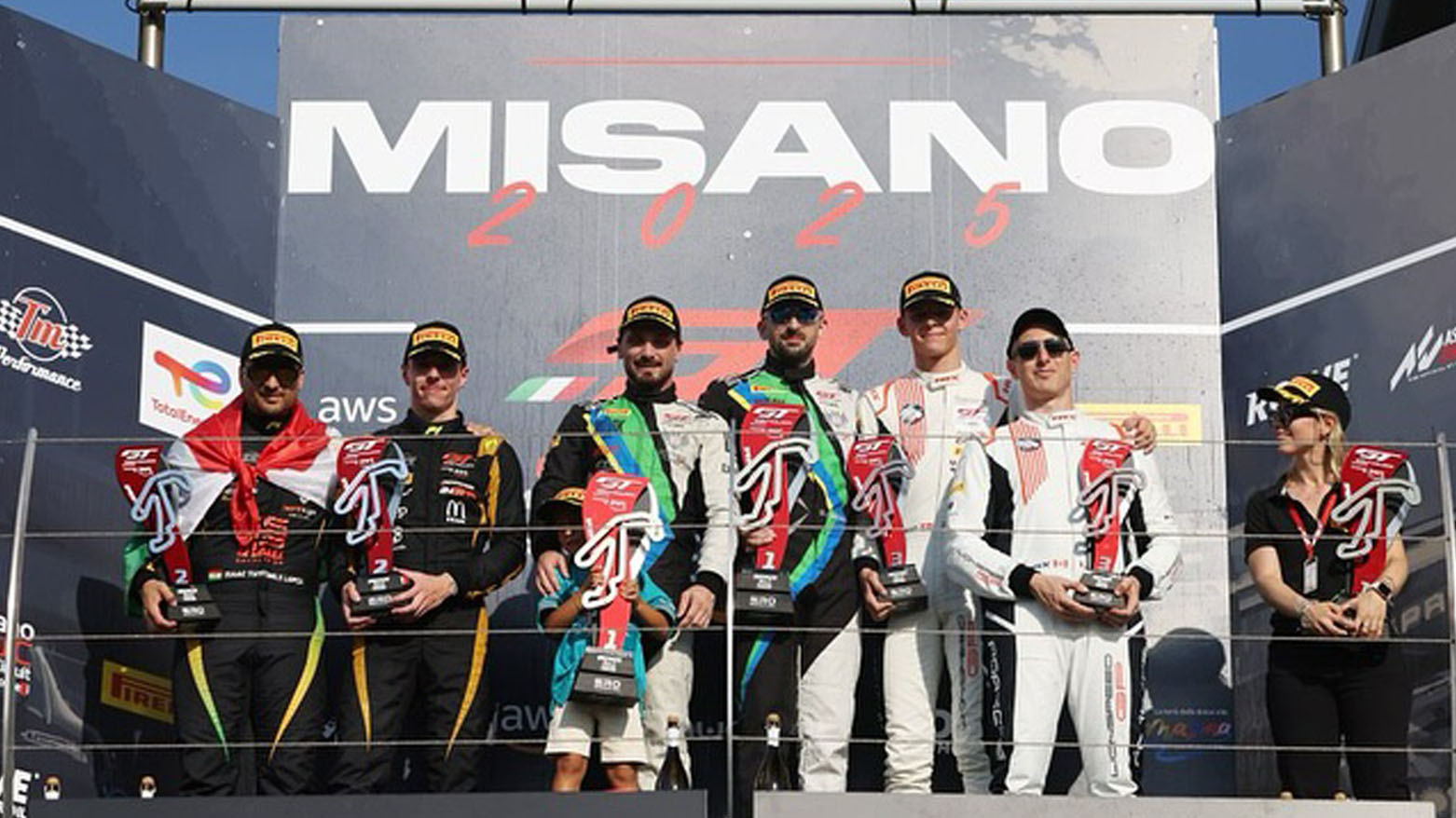 فريق "فيزيت كوردستان" يحقق إنجازات تاريخية في سباقات السيارات الدولية