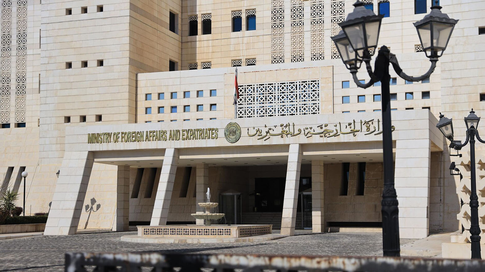 الخارجية السورية: اللقاء التاريخي بين بوتين والشيباني أكد انطلاق مرحلة جديدة من التفاهم السياسي والعسكري بين سوريا وروسيا