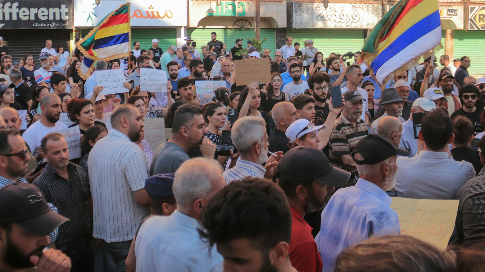 تظاهرات في السويداء تطالب السلطة السورية بسحب قواتها من المحافظة