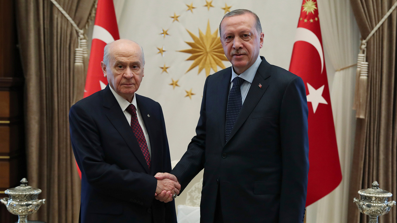 Turkey's President Recep Tayyip Erdogan(R), shaking hands with Devlet Bahceli, leader of opposition Nationalist Movement Party (L) in June 24 presidential election. (Photo: AP)
