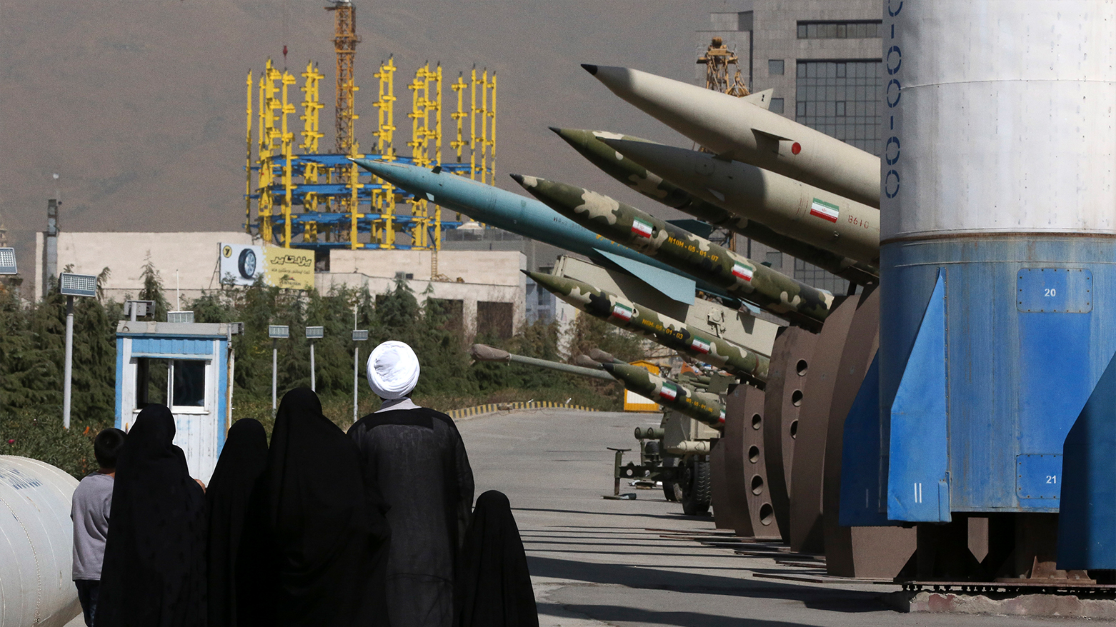 An Iranian and his family visit an exhibition on the 1980-88 Iran-Iraq war, at a park, northern Tehran, Iran, Sept. 25, 2014. (AP)