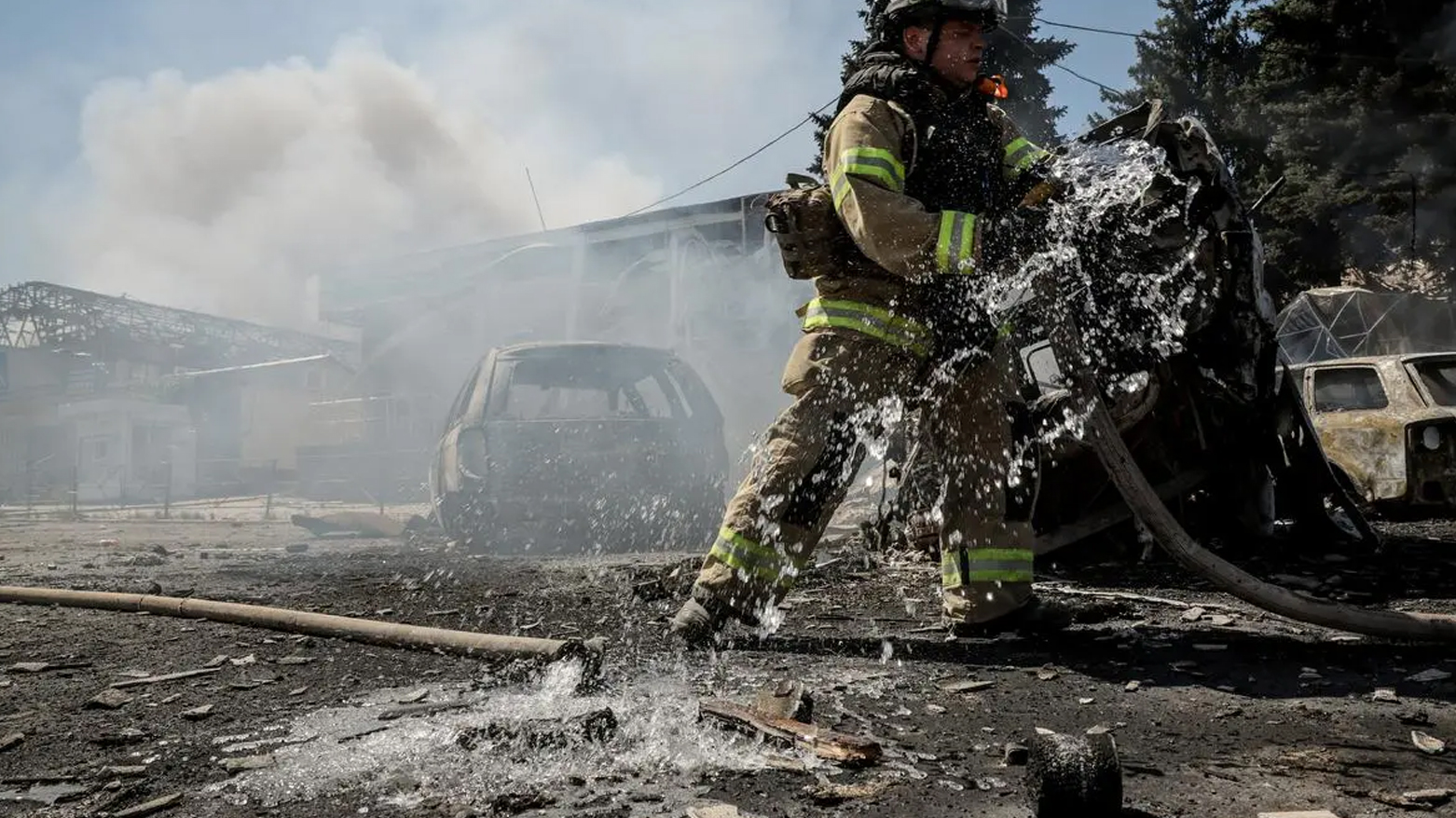 حريق جراء قصف أوكراني على مستودع للنفط في سوتشي الروسية