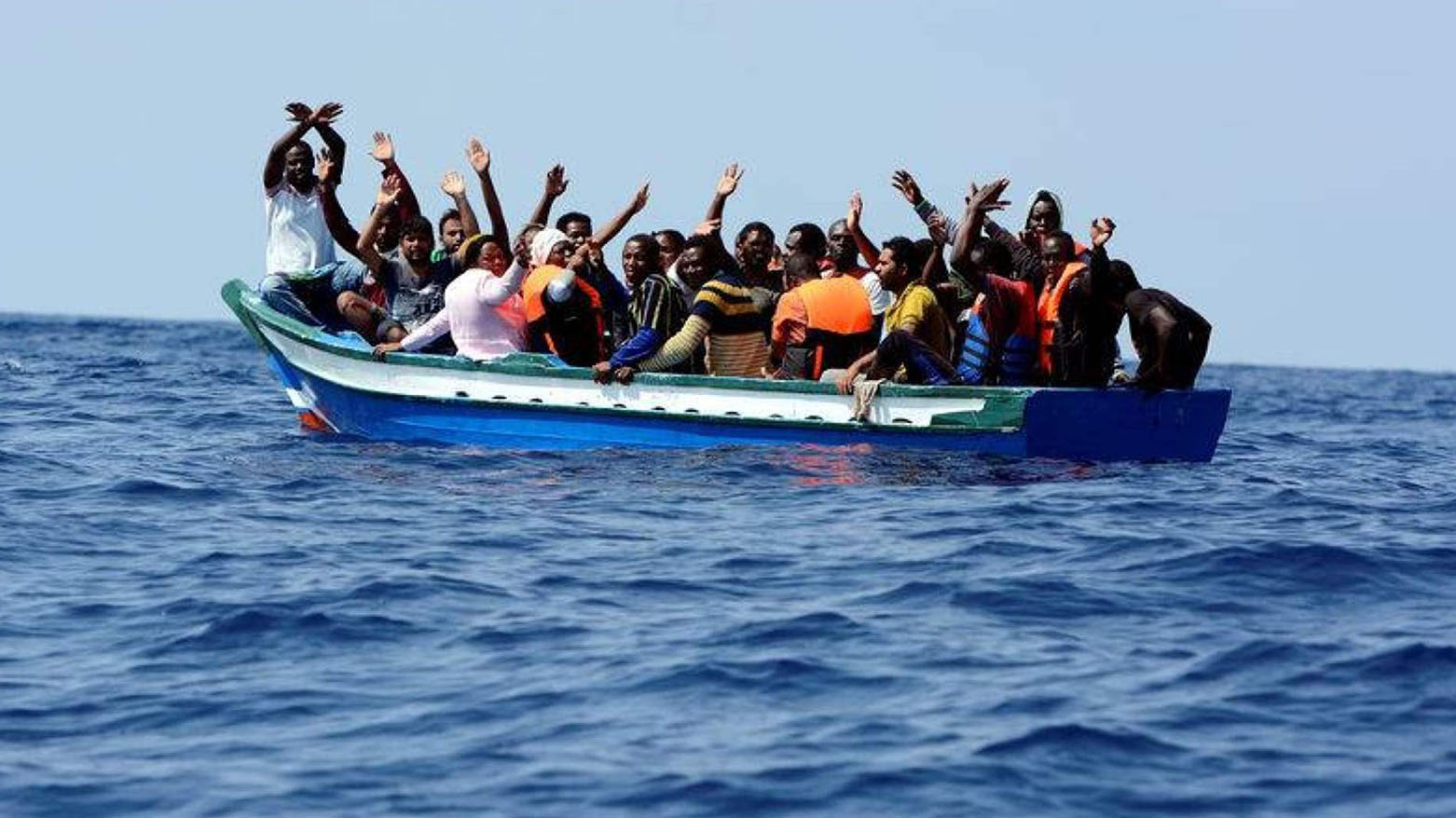 مصرع 27 مهاجرا وفقدان العشرات إثر غرق مركب قبالة اليمن