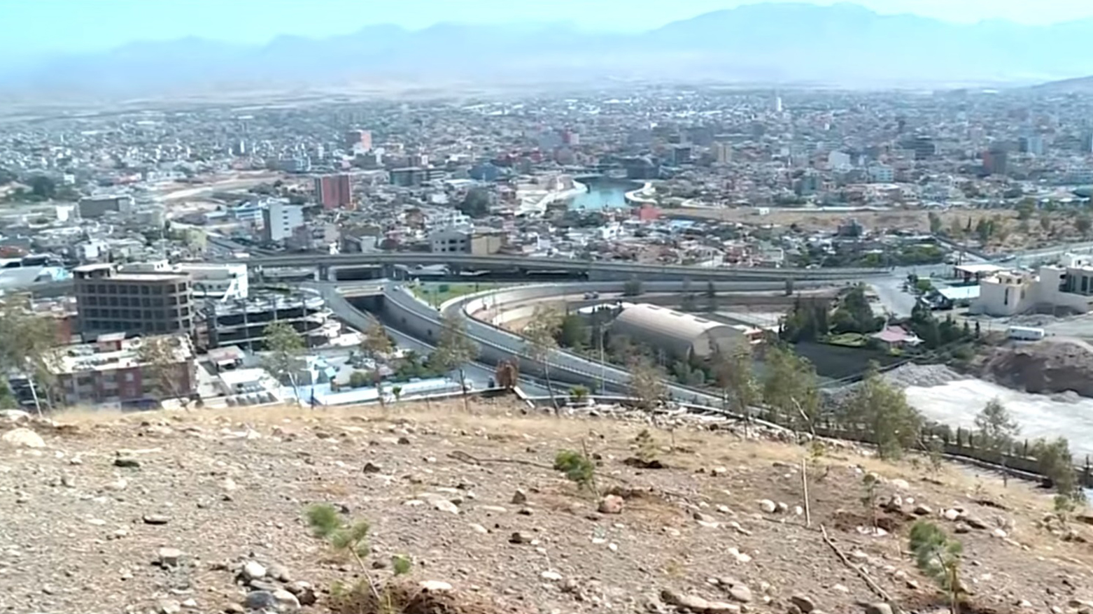 Ji bo rûbirûbûna guherînên keşûhewayê, Zaxo bi kembereke kesk tê pêçan