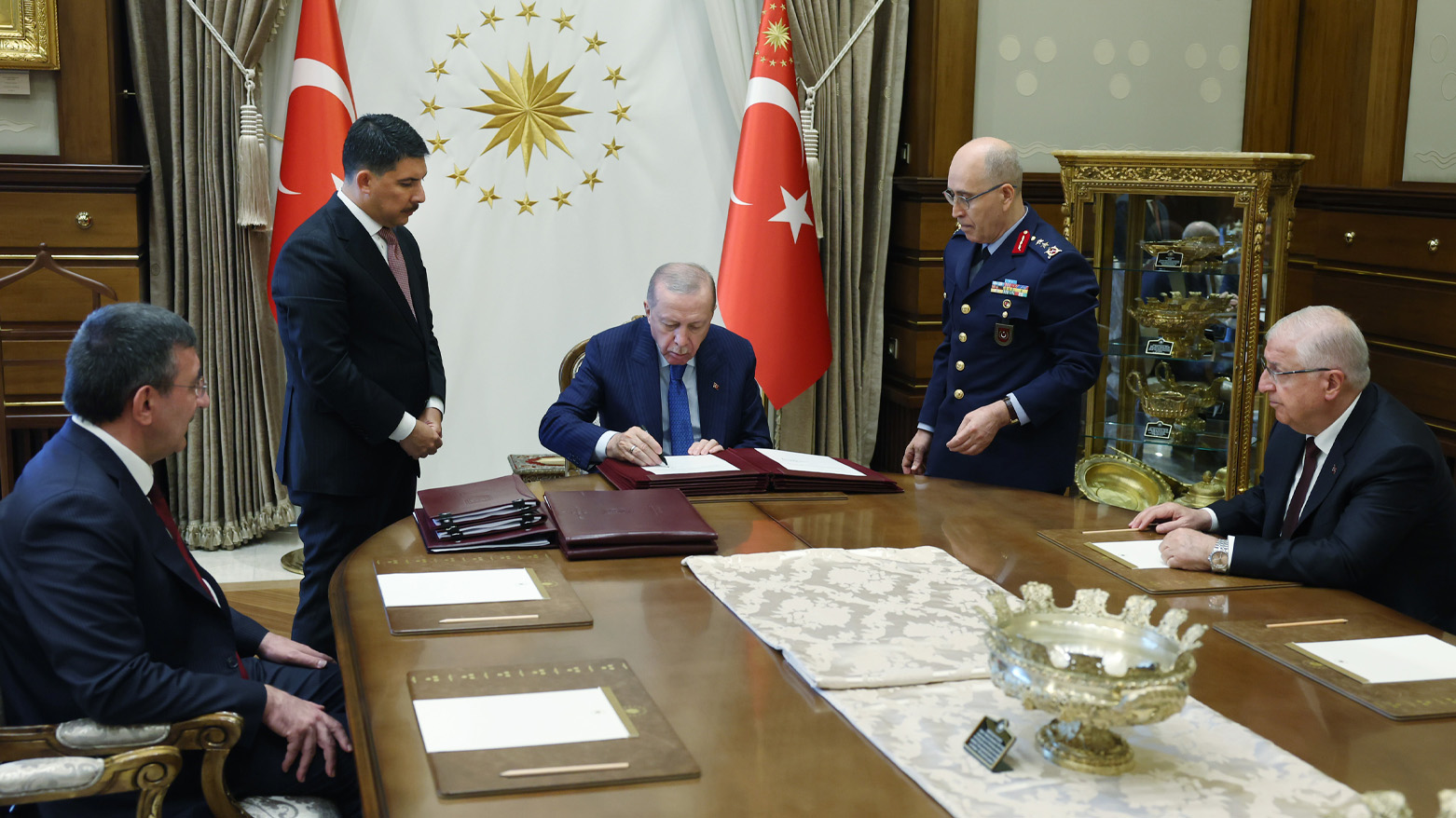 YAŞ toplantısı- Genelkurmay ve Kara Kuvvetleri komutanı değişti