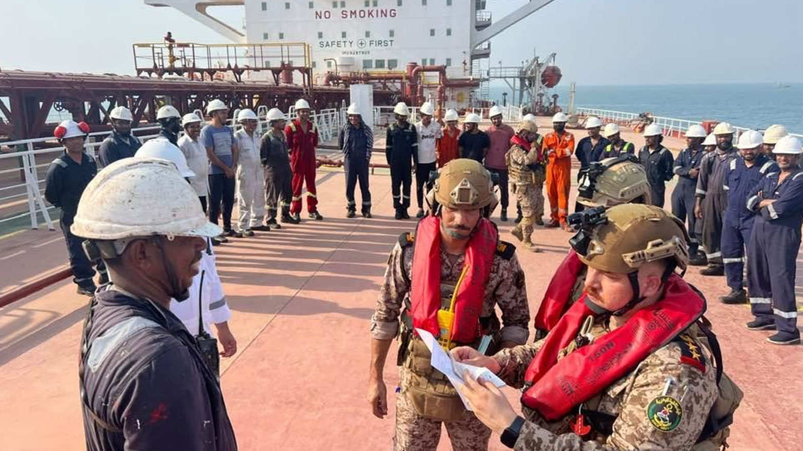 استمرار تهريب النفط العراقي... البحرية العراقية تحتجز ناقلة ليبيرية في البصرة