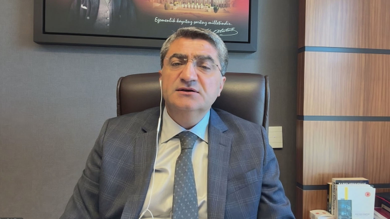 Ekmen: Komîsyon bi wezîrên berevanî û navxwe re li ser çarenivîsa PKKê dicive