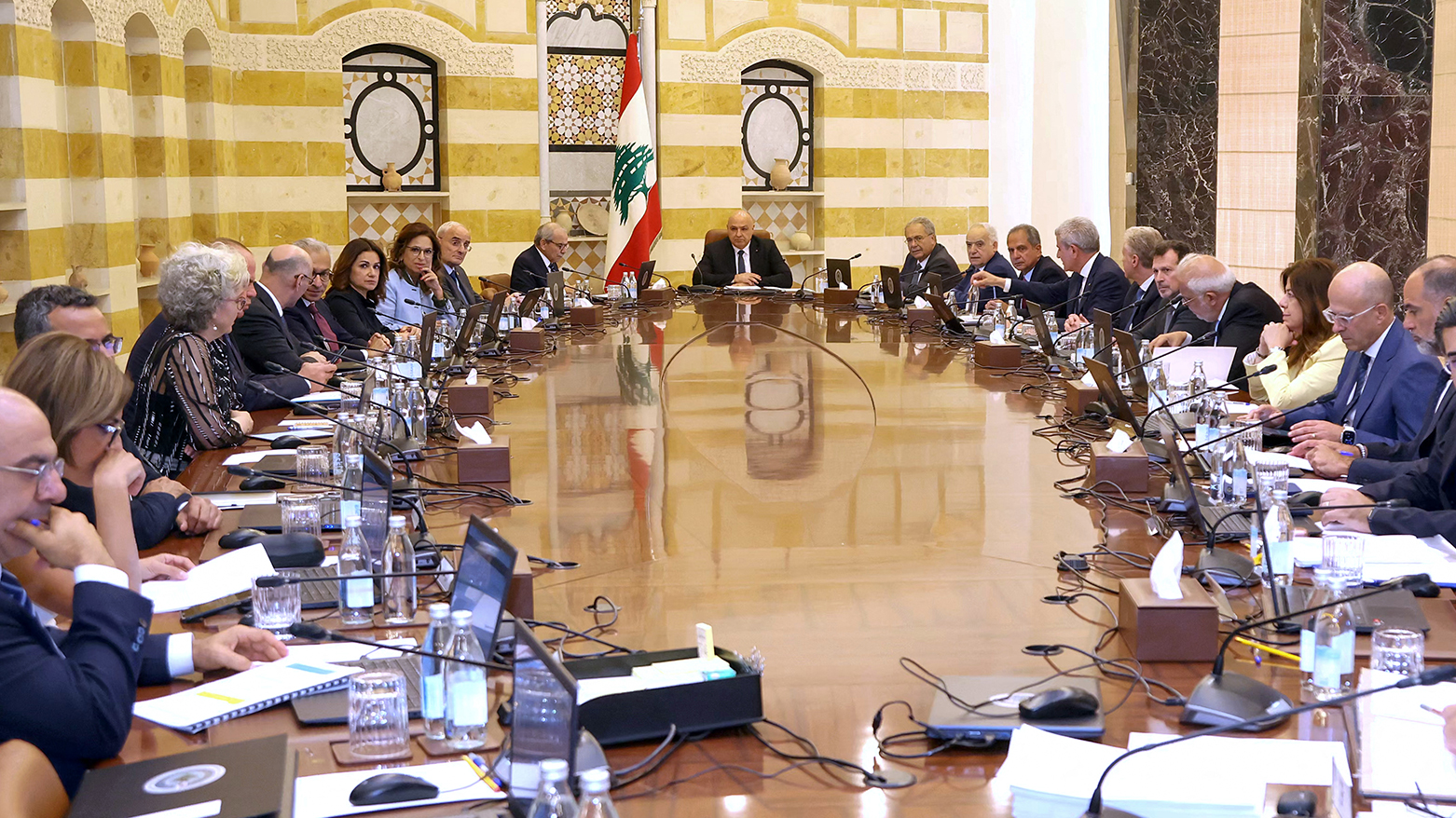 الحكومة اللبنانية تجتمع الخميس لاستكمال البحث في نزع سلاح حزب الله