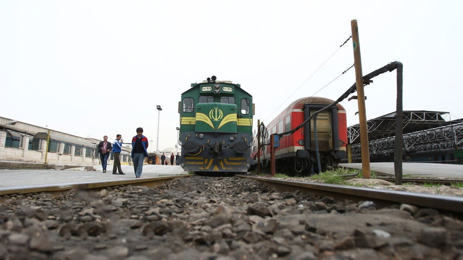 قطار تابع للسكك الحديدية الإيرانية (وكالة إرنا)