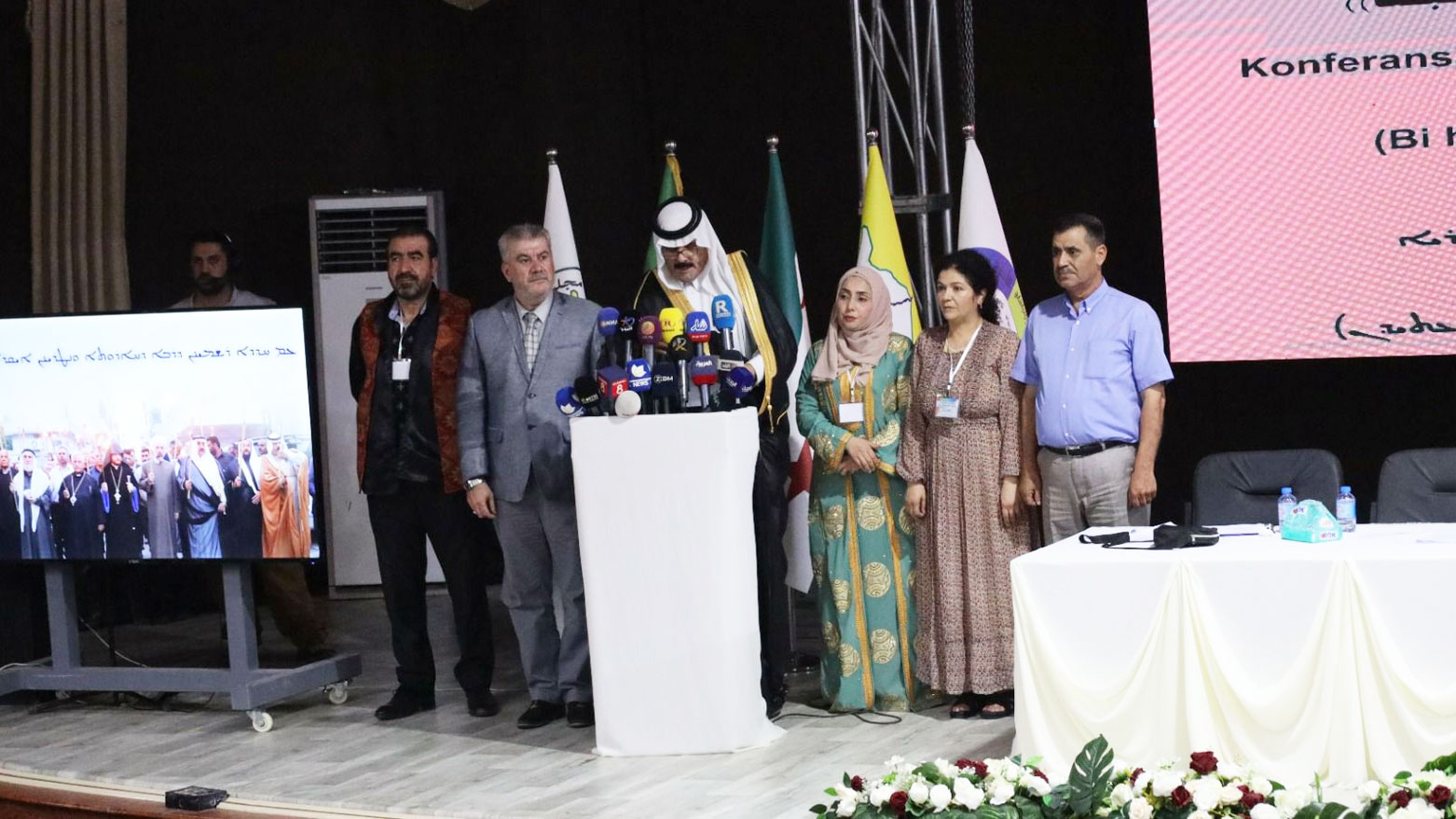 خلال قراءة البيان الختامي لمؤتمر مكونات شمال وشرق سوريا (الموقع الرسمي للإدارة الذاتية)