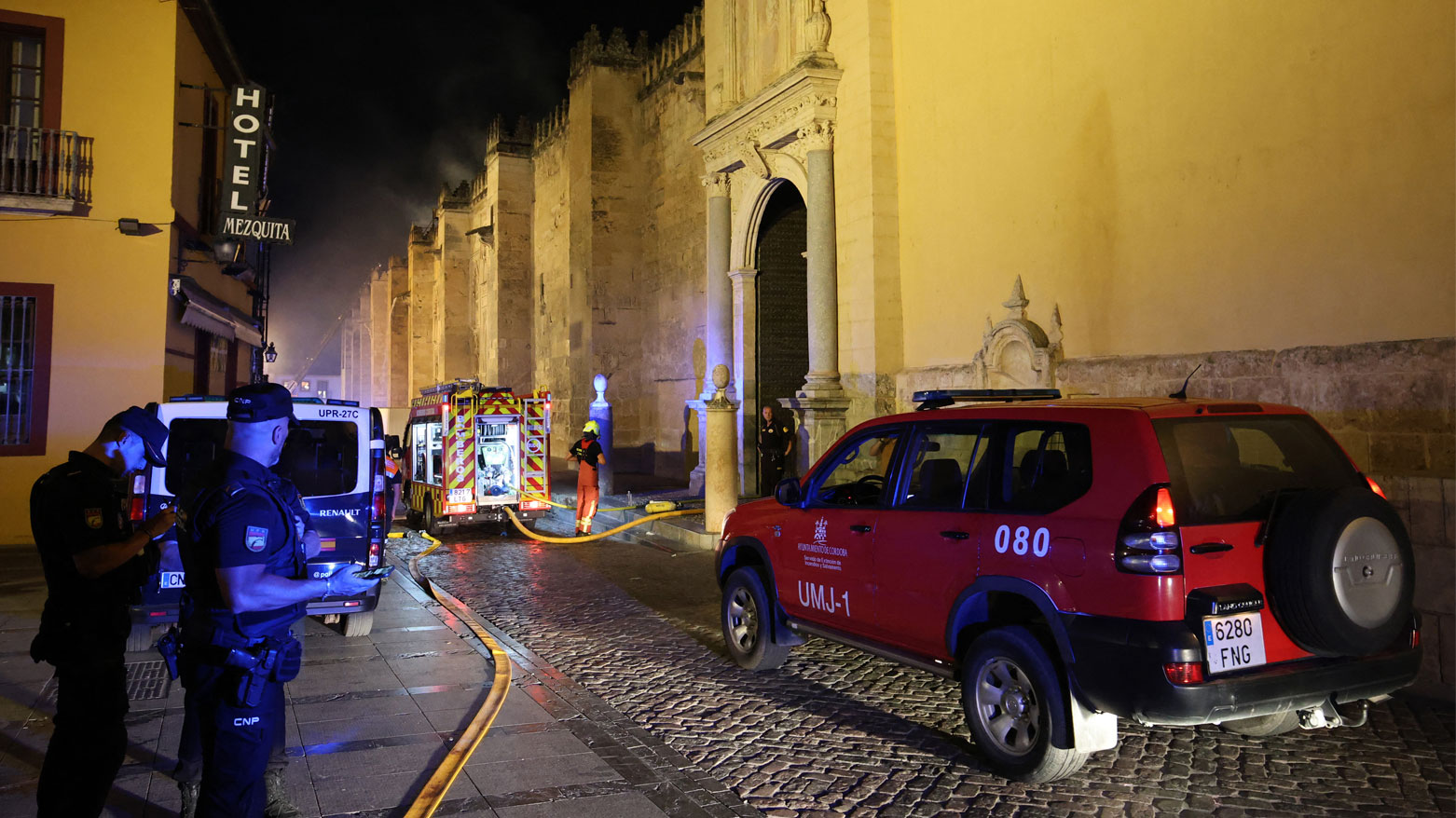 فرق الإطفاء تنقذ مسجد-كاتدرائية قرطبة من كارثة حريق محتملة
