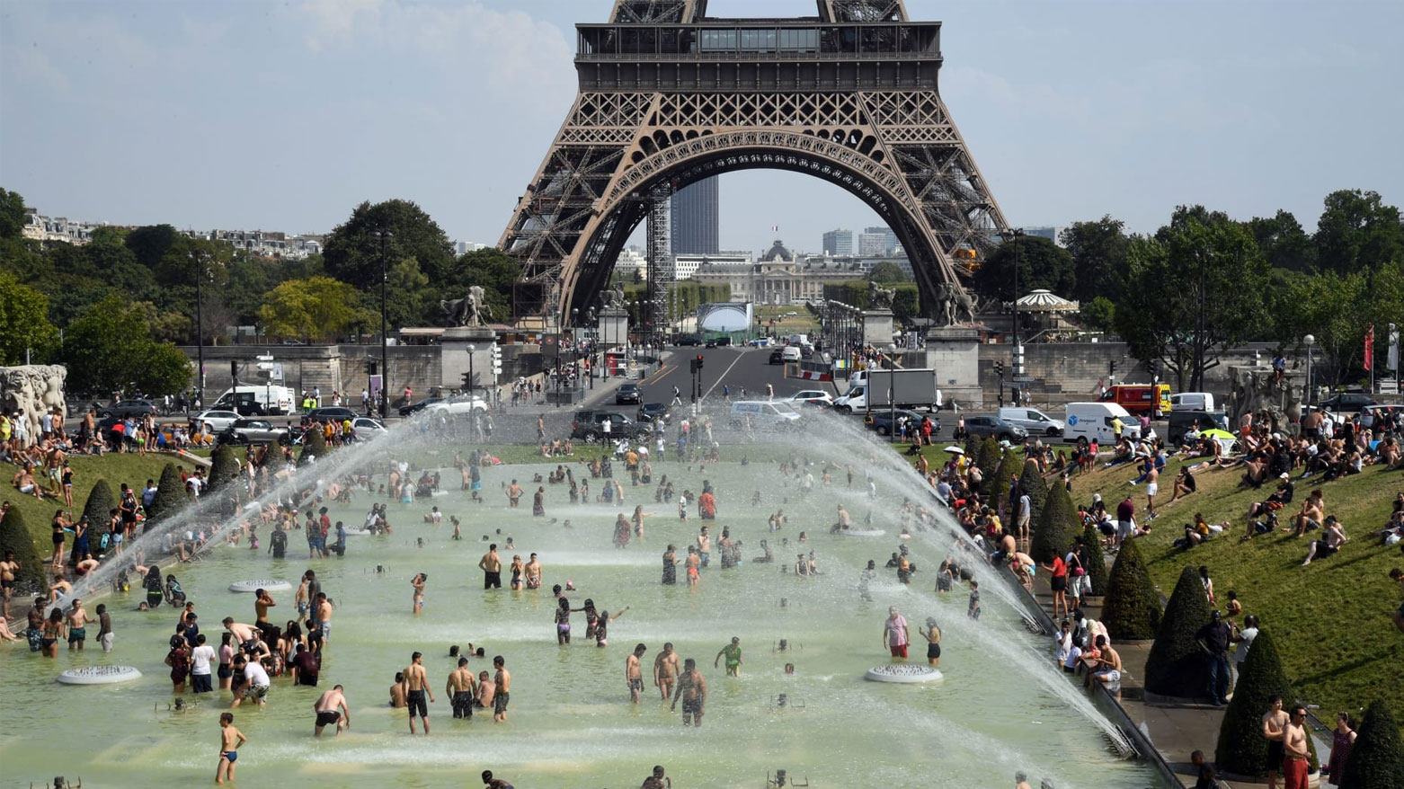موجة حر تاريخية تضرب فرنسا وتضع عشرات المقاطعات في حالة تأهب