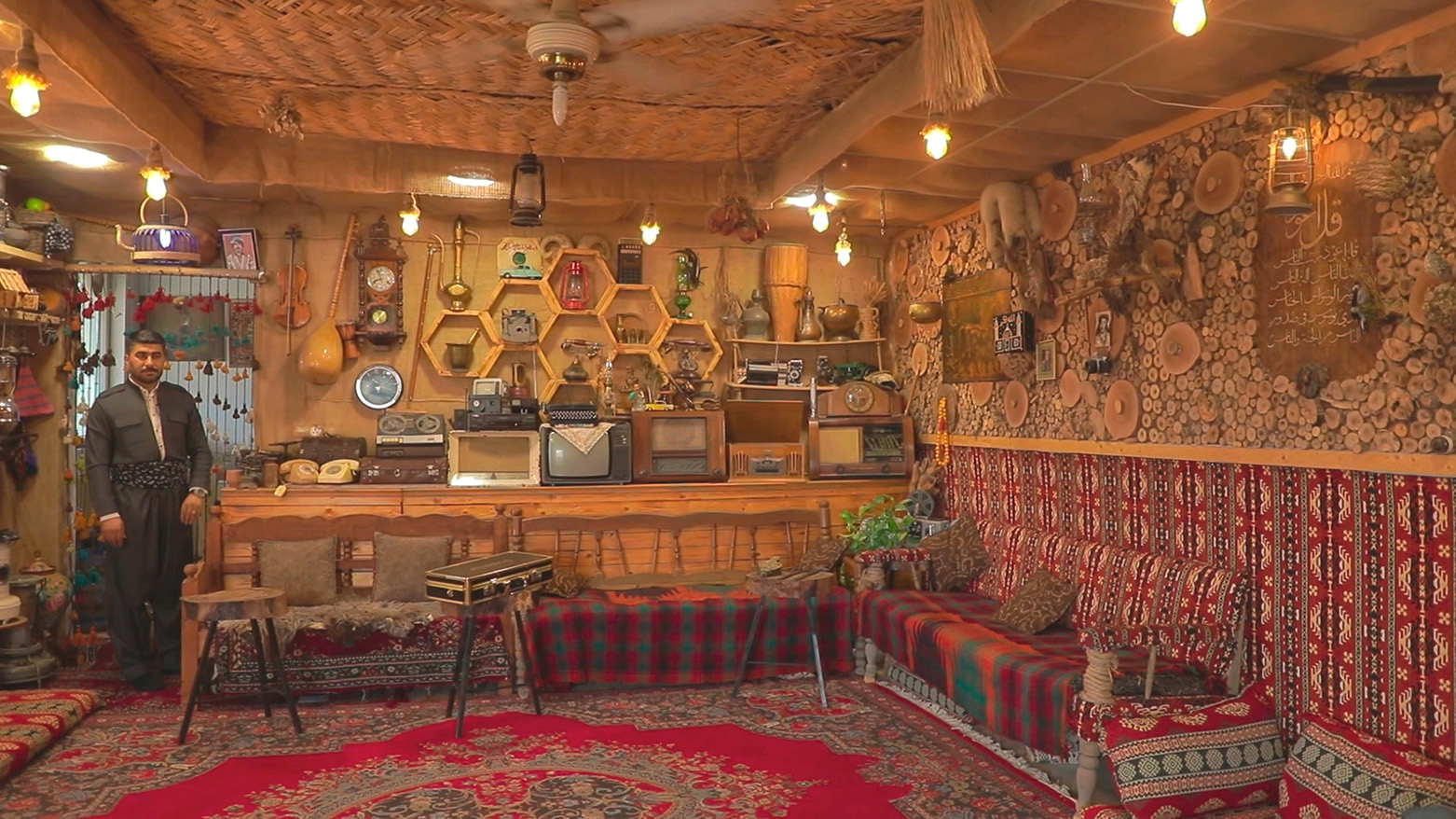 Welatiyekî li Dihokê bi evîna ji dîrokê re, koşkeke folklorî ava kir