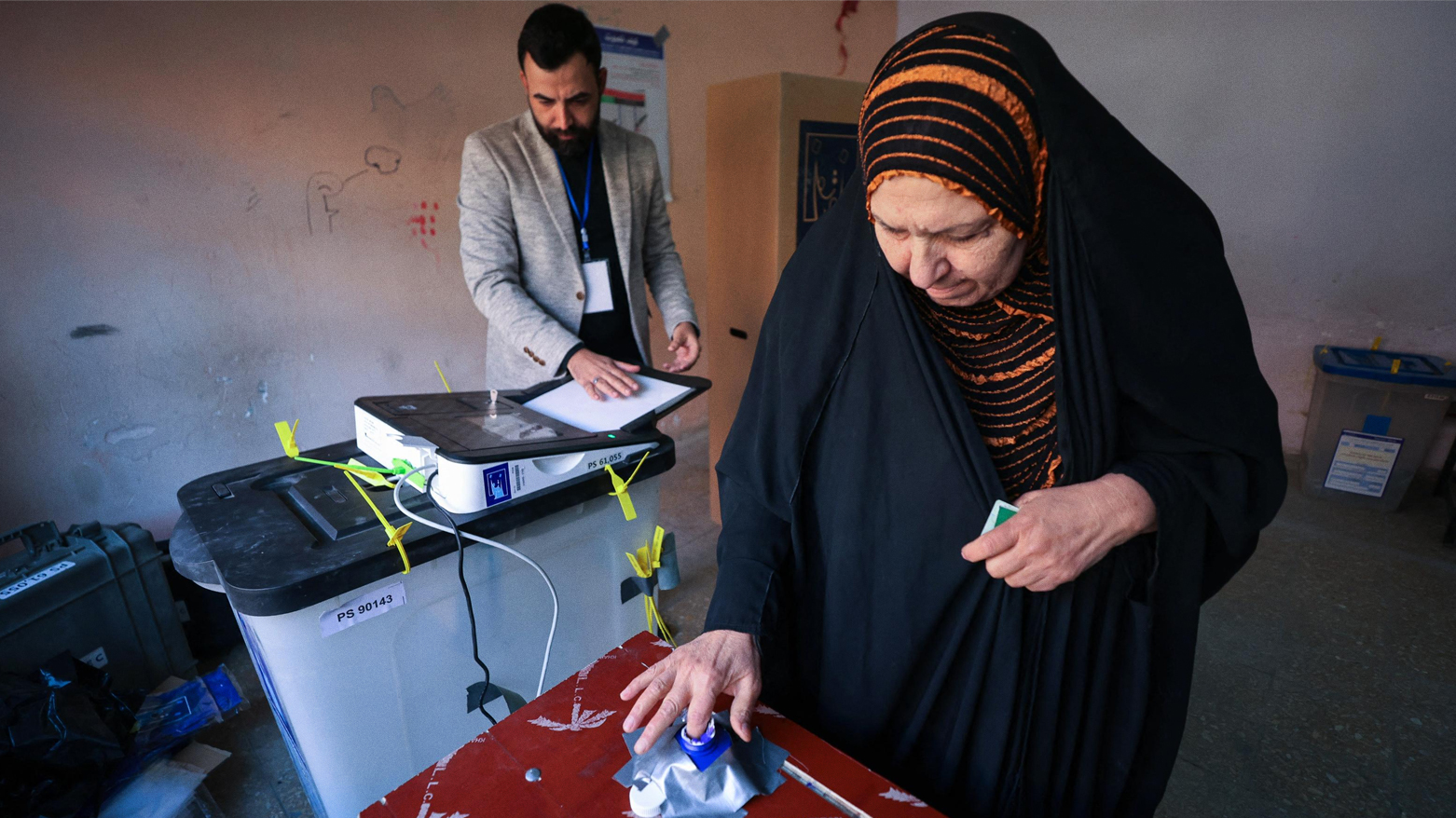 An Iraqi woman votes in Sadr City, Baghdad, in the first provincial elections in a decade on Dec. 18, 2023. (AFP)
