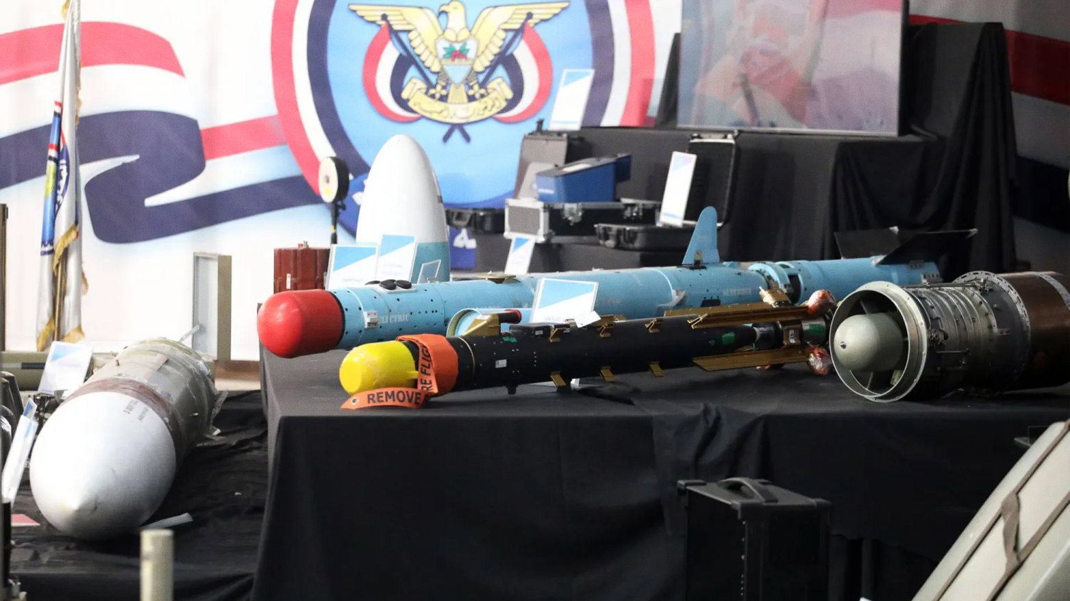 Smuggled Iranian rockets seized by Yemeni forces in the Red Sea. (EPA/Asharq Al-Awsat)