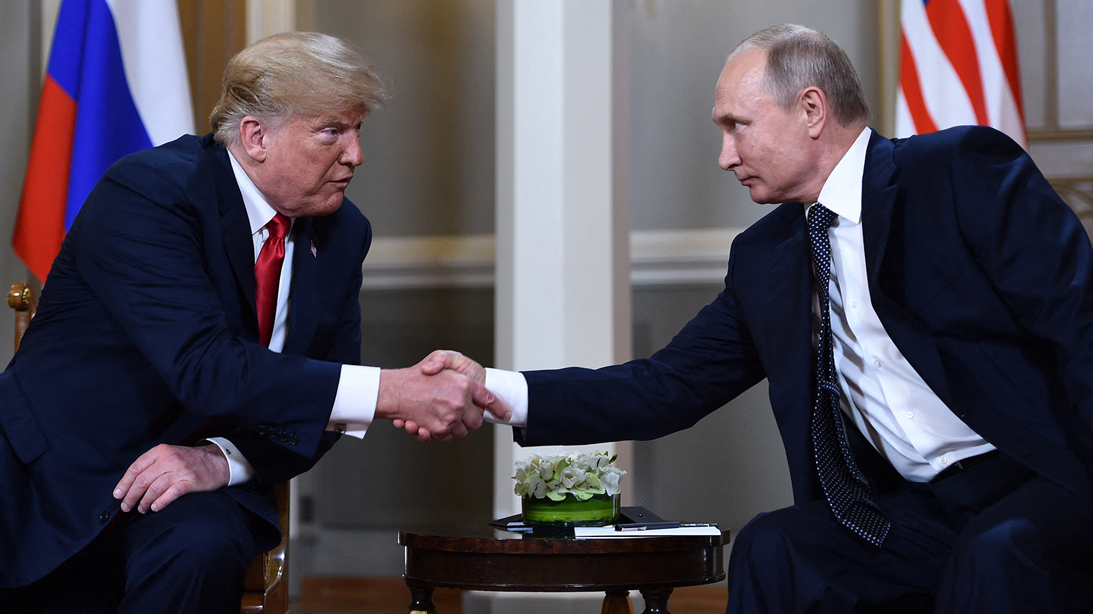 ترامب يتوقع عقد اجتماع "بناء" مع بوتين