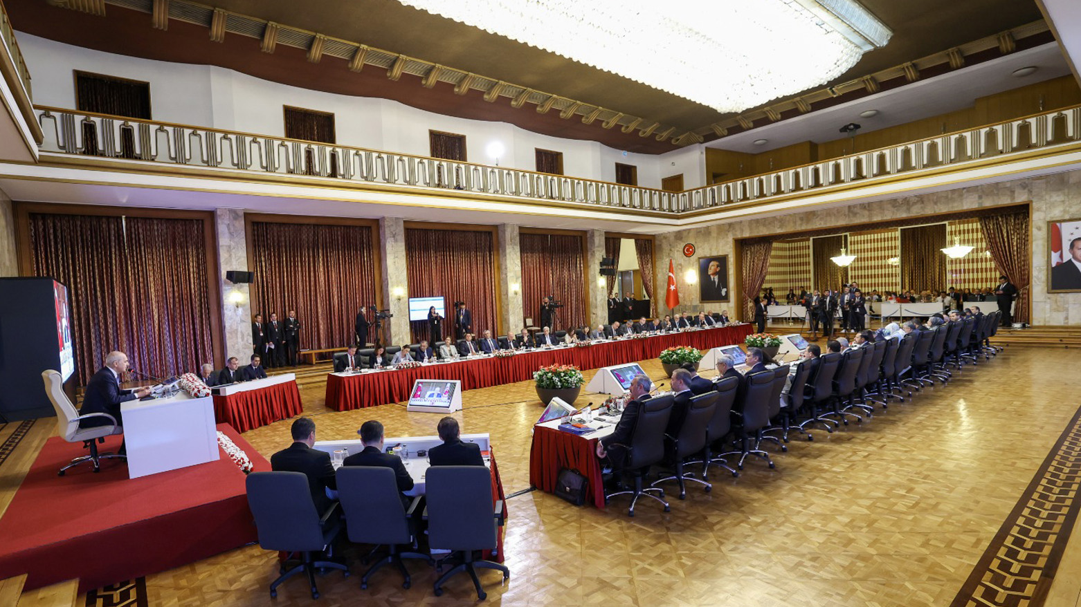 Komîsyona proseya aştiyê bi beşdariya 51 endamên xwe dicive
