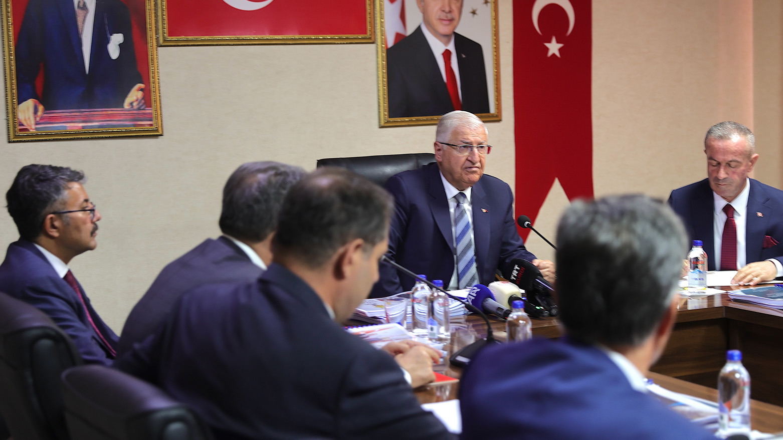 Milli Savunma Bakanı Yaşar Güler, Hakkari Öğretmenevinde