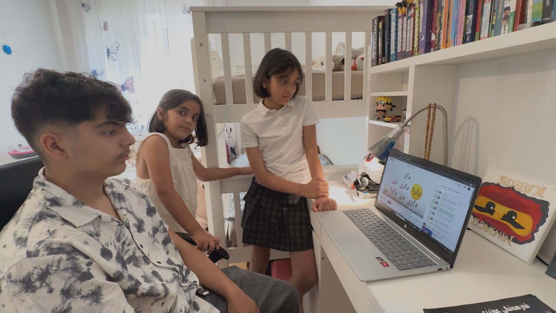 The photo shows Kurdish youth in the diaspora learning the Kurdish language. (Photo: Kurdistan24)