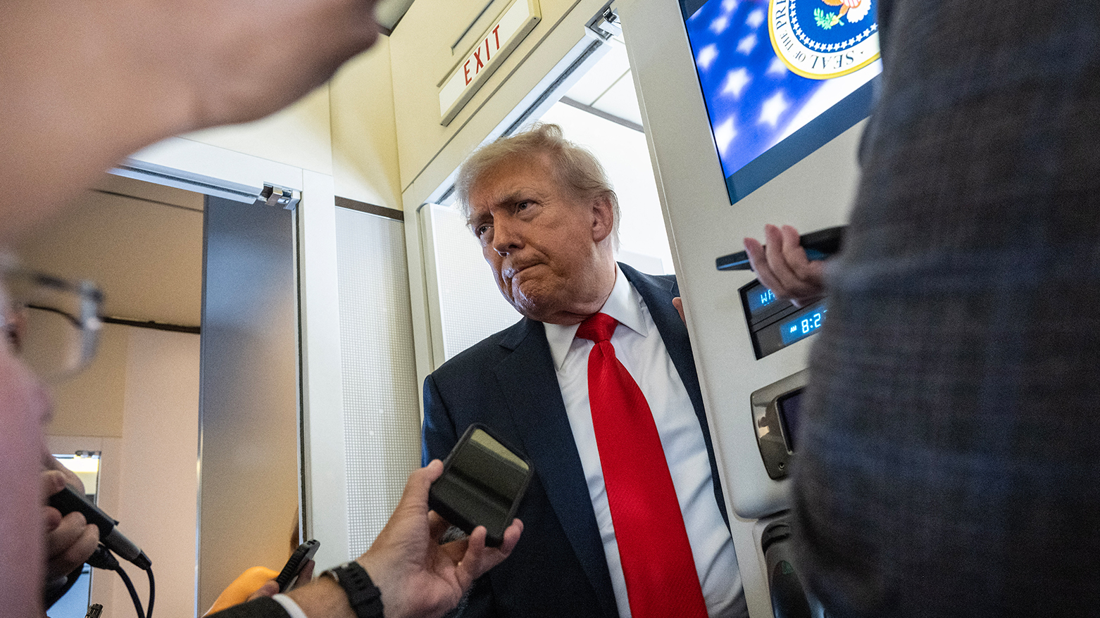 ترامب يصل إلى ألاسكا لعقد قمة مع بوتين