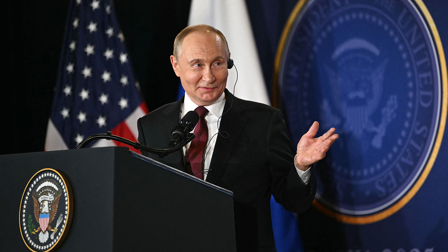 بوتين يشيد بترامب ويشكره على لهجة المحادثات "الودية"