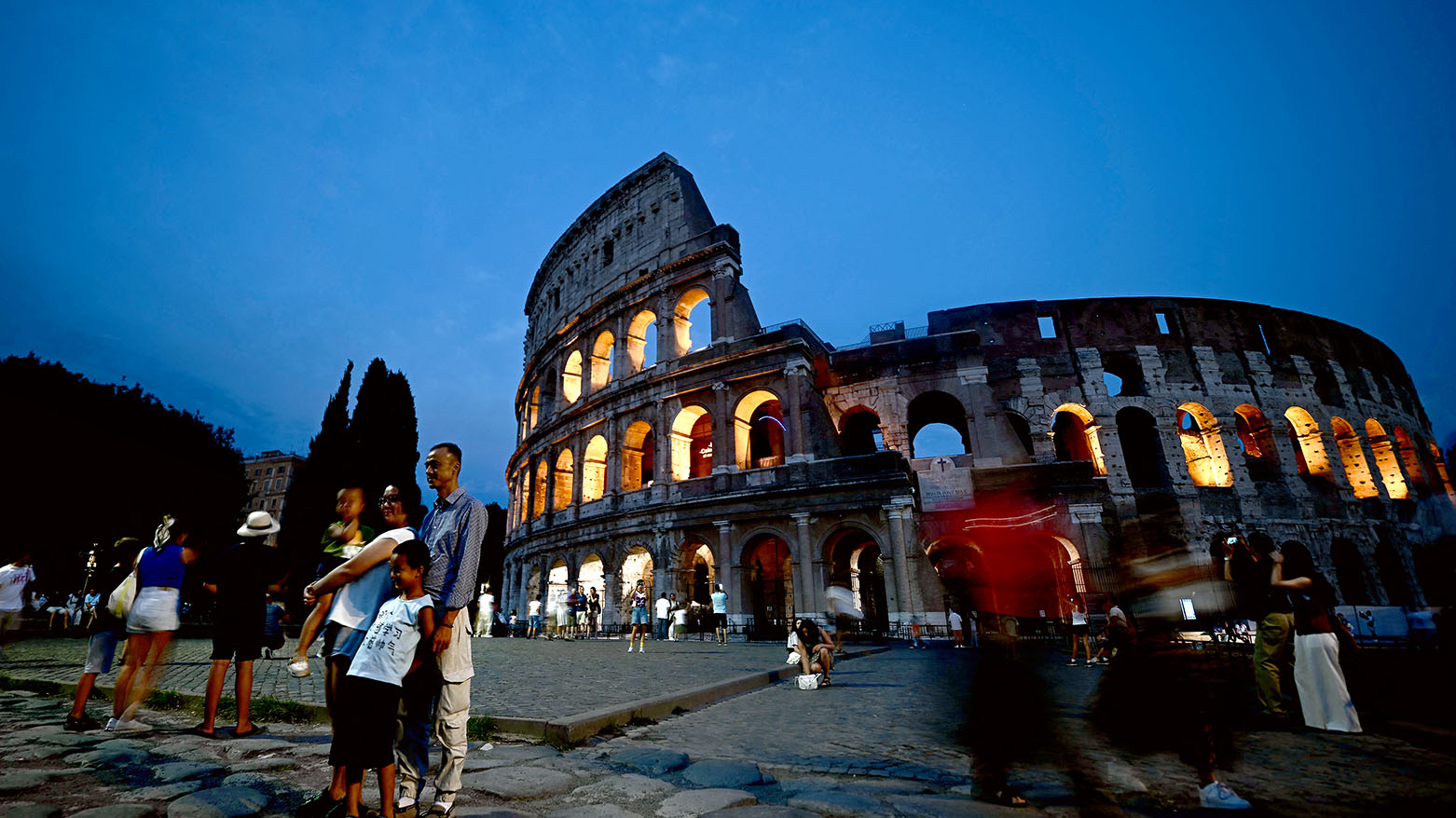 السيّاح في إيطاليا يكيّفون برامج زياراتهم للمعالم مع موجات الحرّ