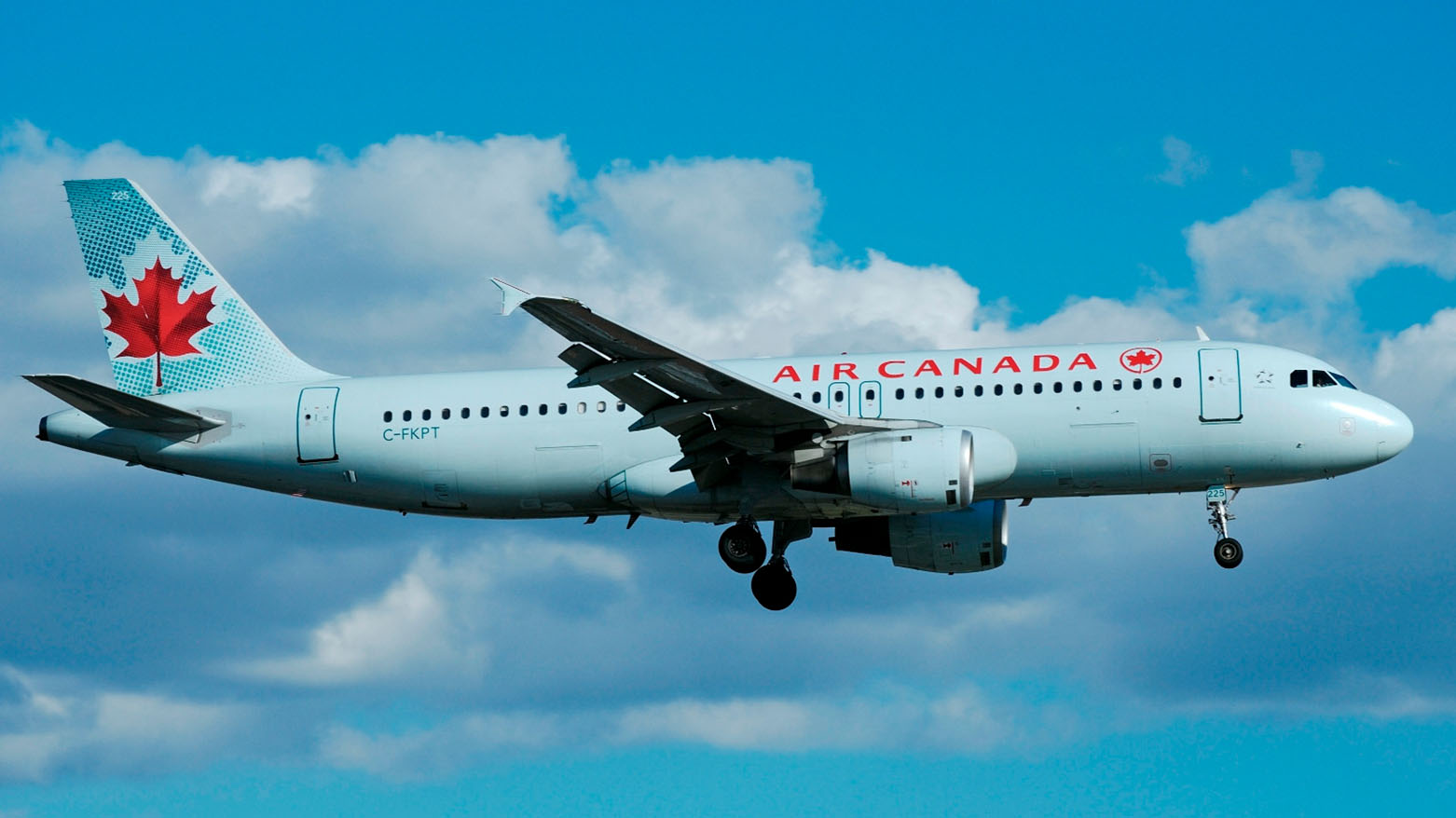 شركة "إير كندا" تلغي مئات الرحلات الجوية بسبب إضراب لأطقمها