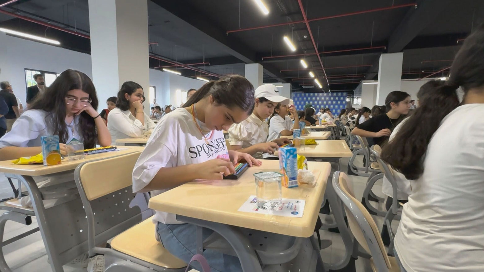 في سباق مع الزمن والعقل.. أطفال كوردستان يحولون الرياضيات إلى فن إبداعي في مسابقة "الحساب الذهني"