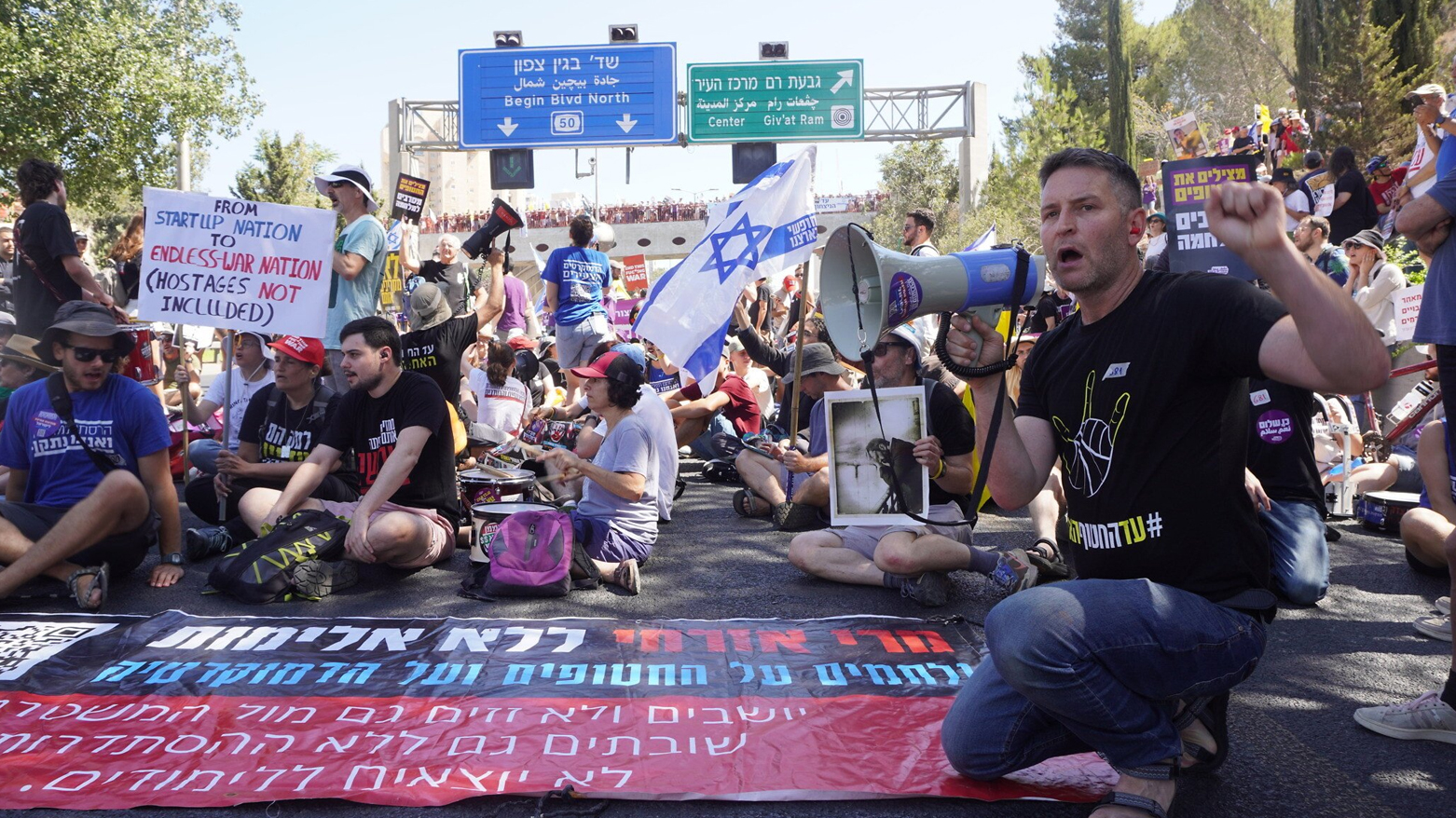 Protesters demanding a hostage and ceasefire deal block Begin Highway in Jerusalem on Aug. 17, 2025. (Photo: Times of Israel)