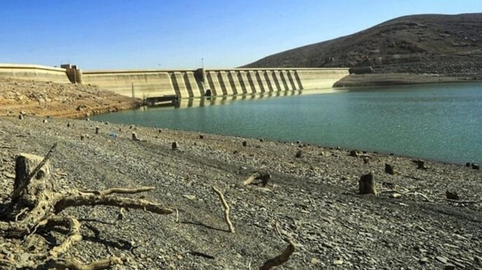 ئاوی بەنداوەکانی ئێران 25% کەمیکردووە