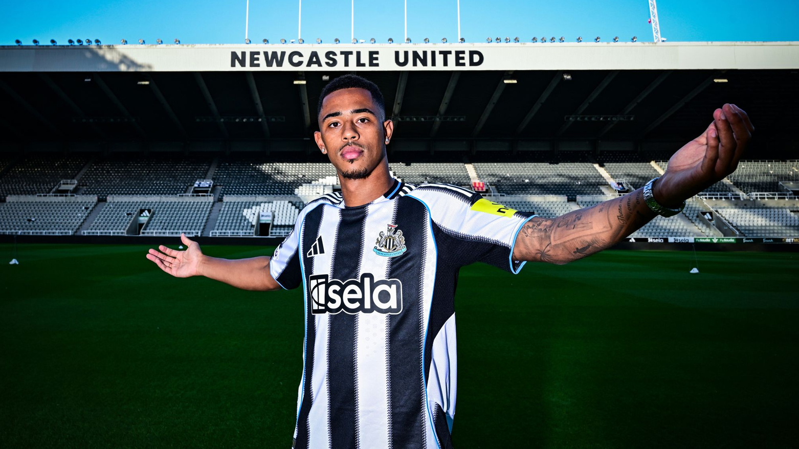 لاعب خط الوسط الإنجليزي جاكوب رامسي