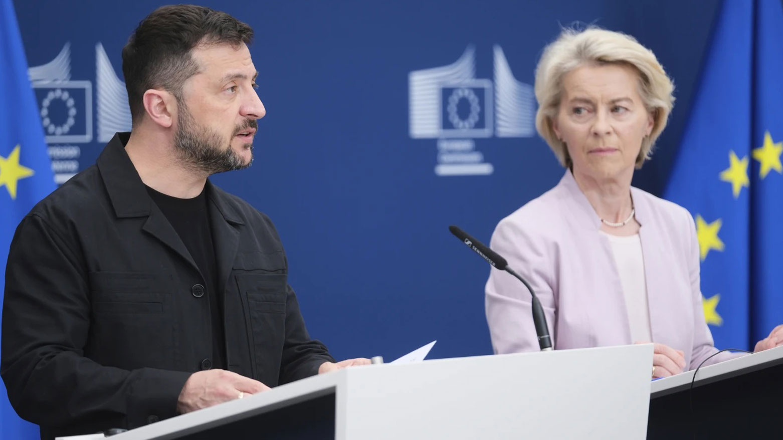 European Commission President Ursula von der Leyen, right, and Ukraine's President Volodymyr Zelenskyy participate in a media conference at EU headquarters in Brussels, Belgium, Sunday, Aug. 17, 2025. (Photo: AP)