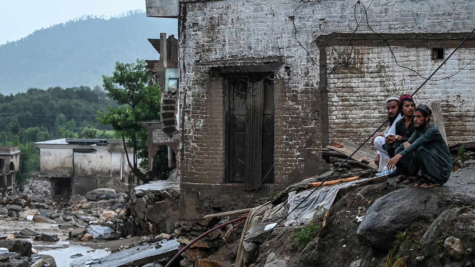 تجدد الأمطار في باكستان يعرقل انتشال جثث ضحايا الفيضانات