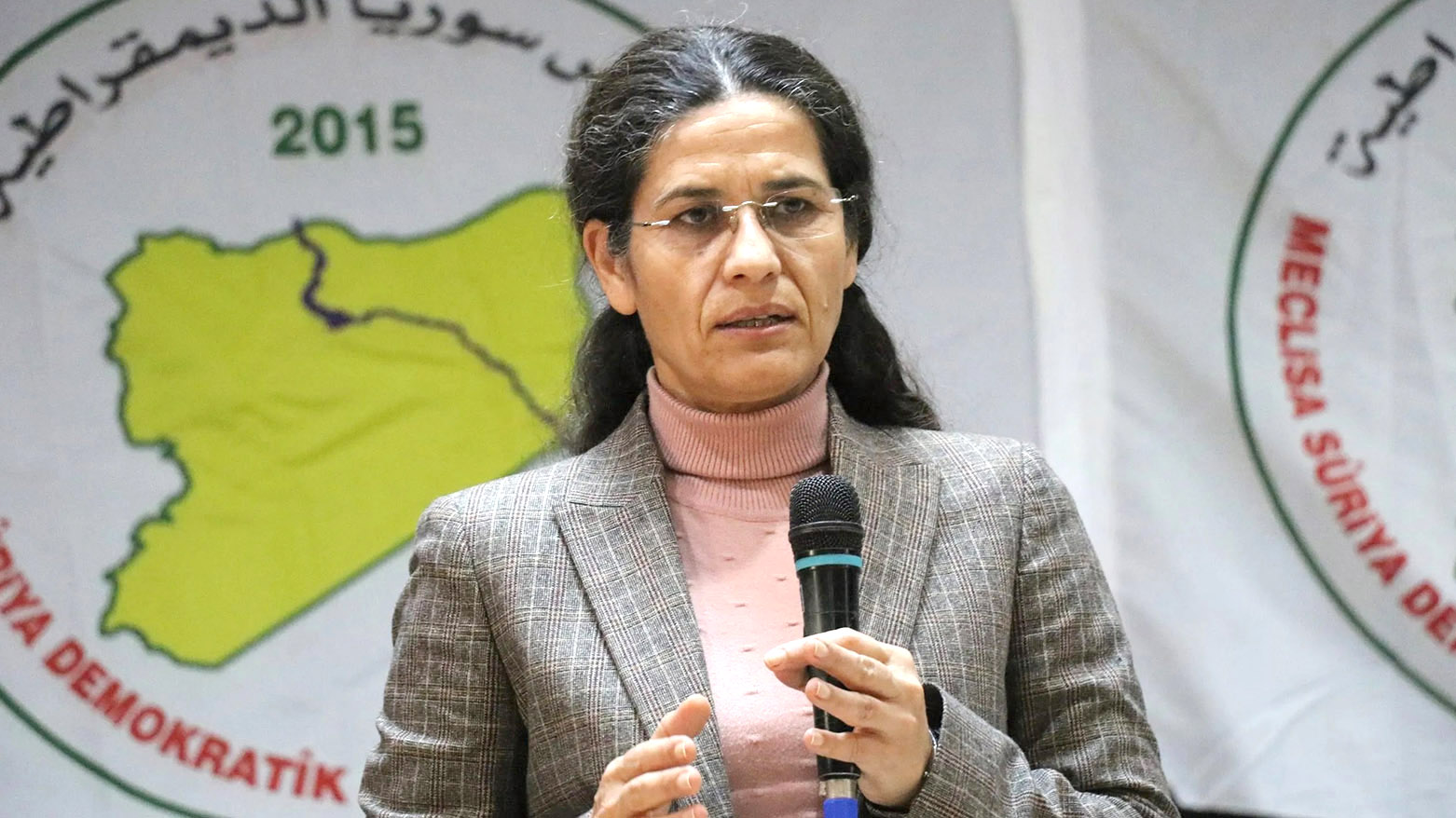 Îlham Ehmed: Em pabendî yekparçeyiya Sûriyayê ne