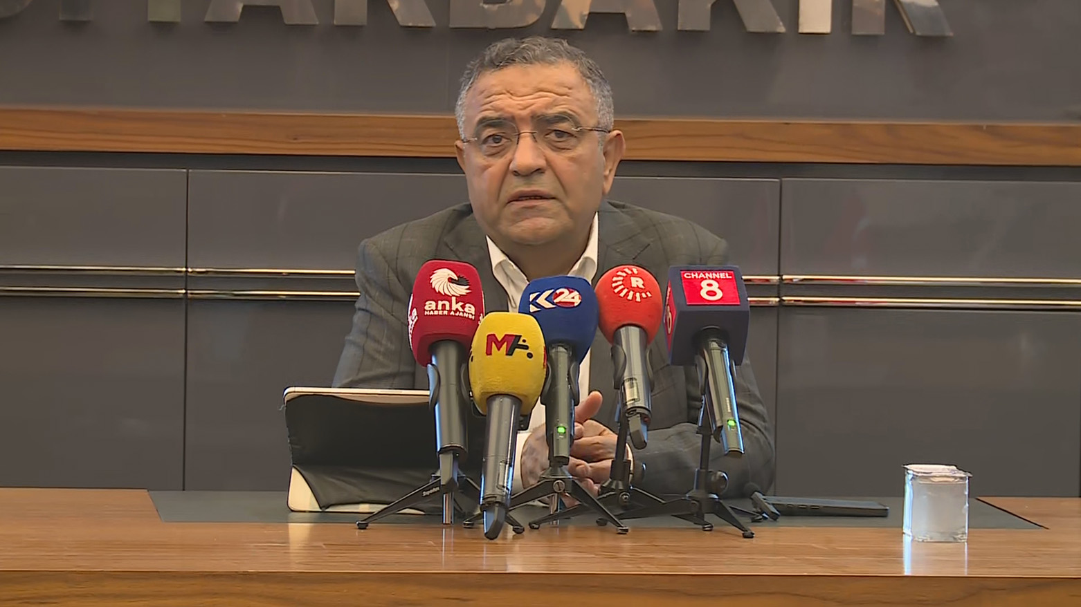 Sezgîn Tanrikulu: Pirsa Kurd bi demokrasiyê çareser dibe