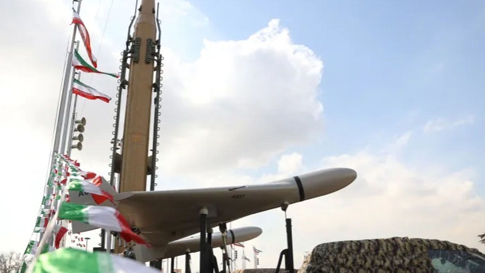 إيران تهدد باستخدام صواريخ جديدة إذا عاودت إسرائيل مهاجمتها